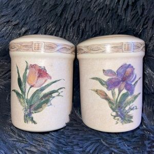 Salt & pepper shakers